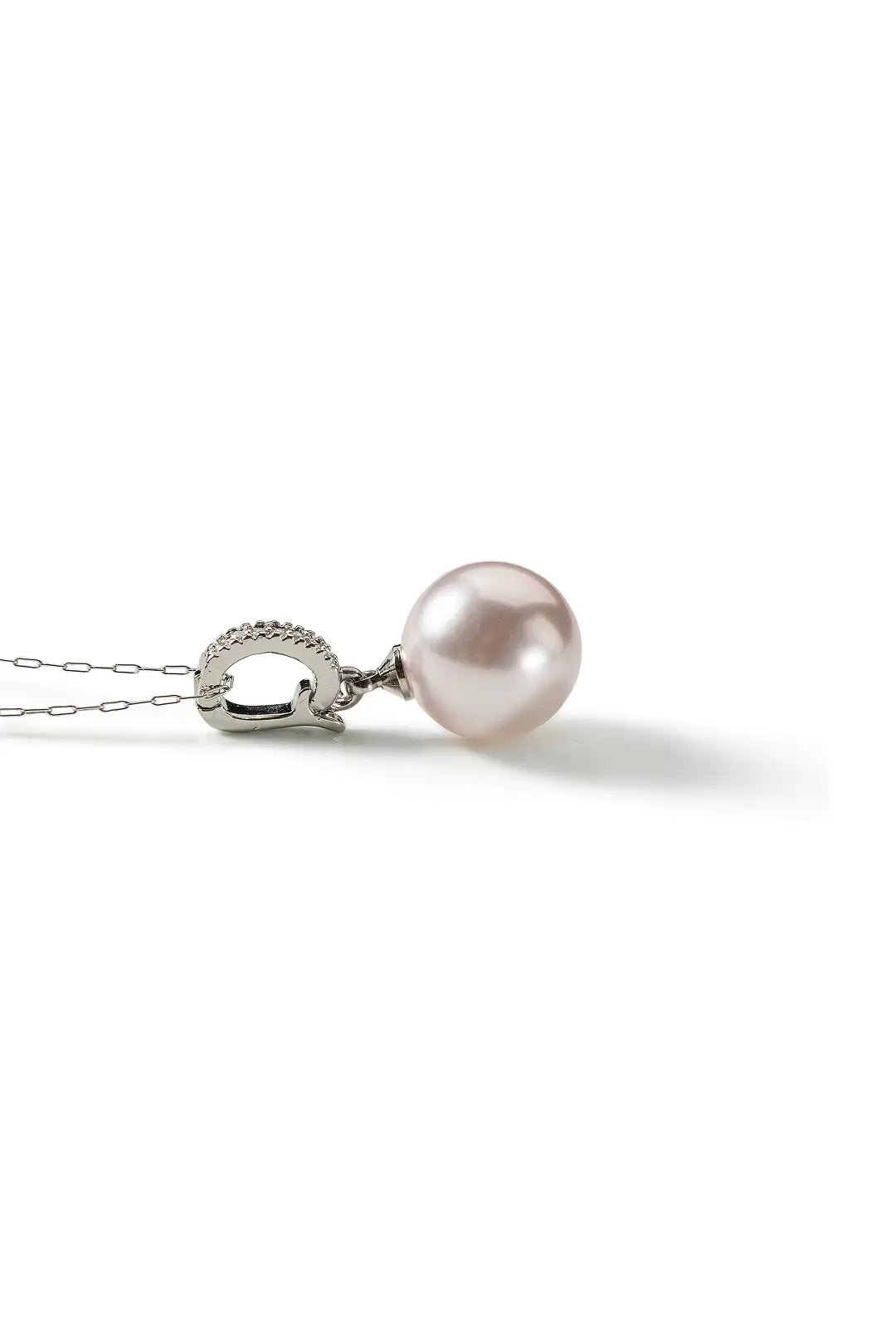 Aiko Tanaka Yoiboshi necklace close-up, a large white pearl hanging from a silver clasp, shown on a white background