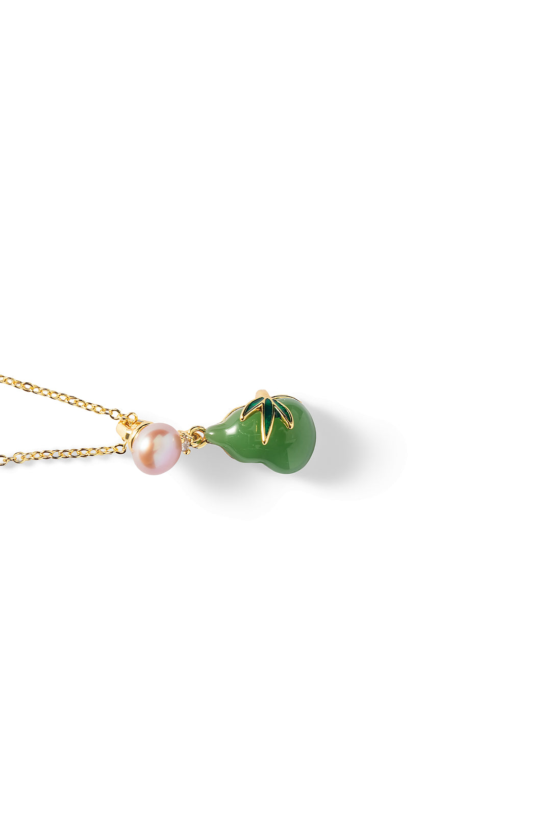 Side view of the Aiko Tanaka Tsuyu no Kakera jade gourd and pink pearl pendant on a gold chain, on white